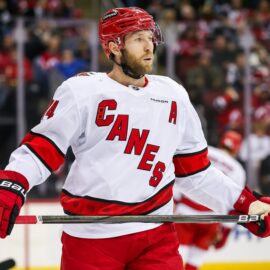 Obránce s neprůstřelnou identitou Obránce s neprůstřelnou identitou